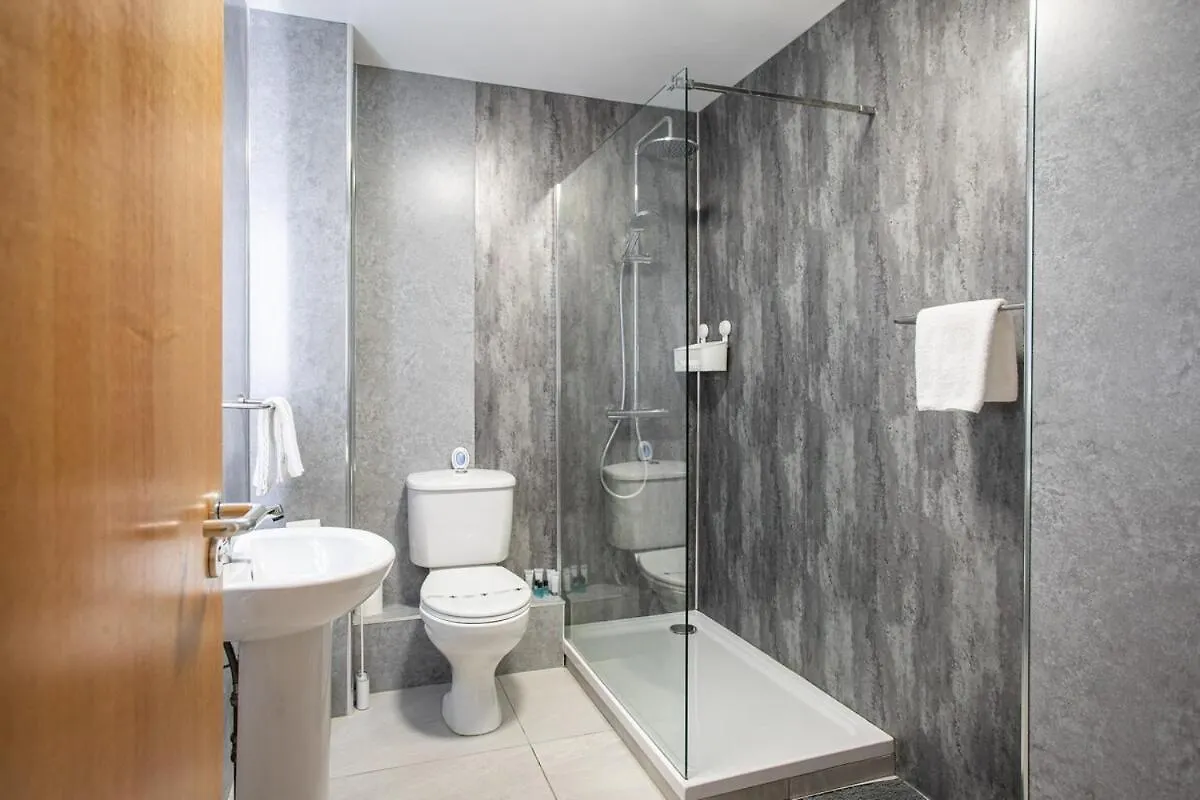 5 Star Ultra Luxury I Great Views I Underground Parking I Long Stay ベルファスト